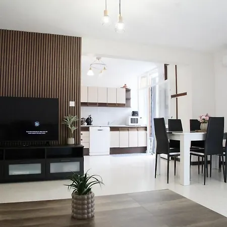 Дом отдыха House With Terrace Center & Beaches