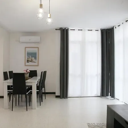 House With Terrace Center & Beaches * Μπεζιέ