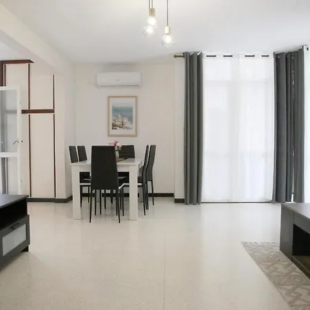 House With Terrace Center & Beaches Дом отдыха *