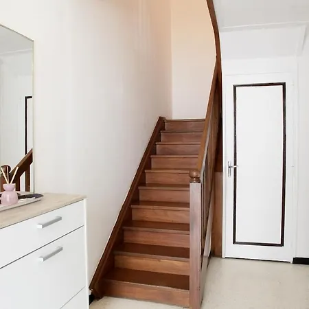 House With Terrace Center & Beaches Μπεζιέ