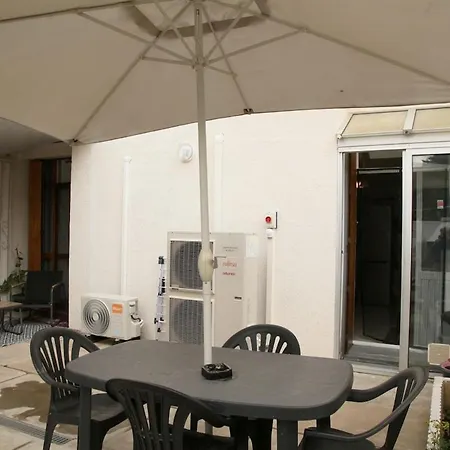 House With Terrace Center & Beaches