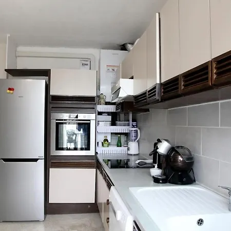 House With Terrace Center & Beaches Дом отдыха *